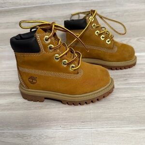 Timberland Toddler 6” Premium Waterproof Boots
Size: Toddler 6M